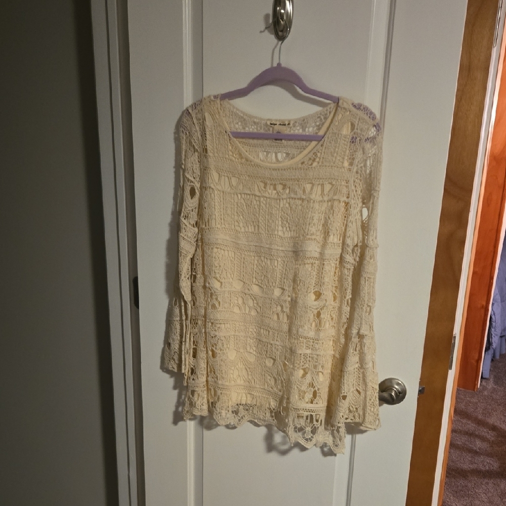 Chic Lace Women's Blouse in Cream